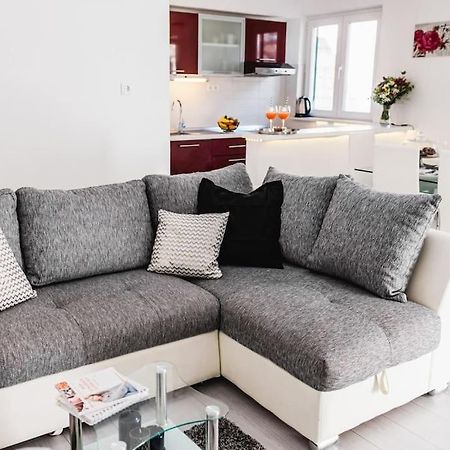 Holiday Home Marina-Renovated House In City Center Rogoznica  Zewnętrze zdjęcie