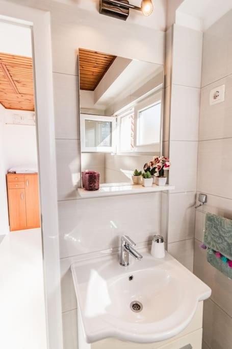 Holiday Home Marina-Renovated House In City Center Rogoznica  Zewnętrze zdjęcie