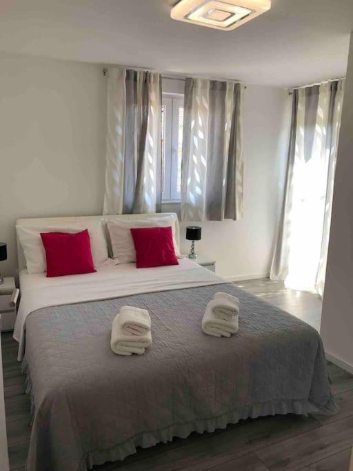Holiday Home Marina-Renovated House In City Center Rogoznica  Zewnętrze zdjęcie