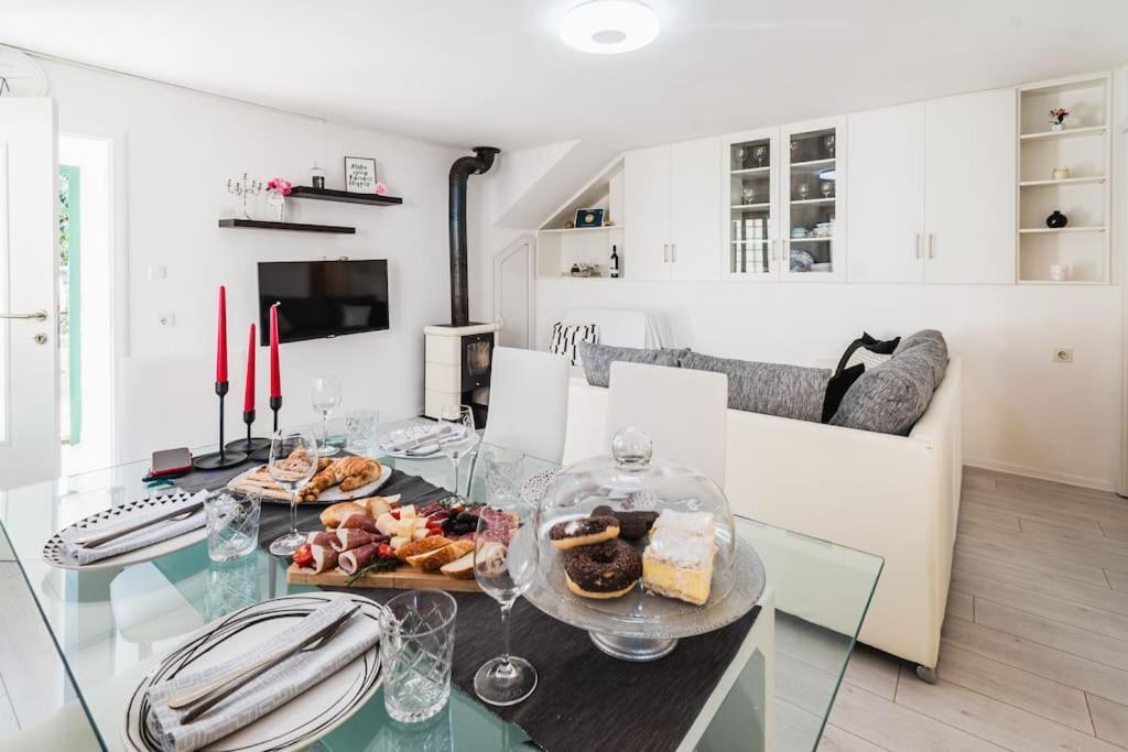 Holiday Home Marina-Renovated House In City Center Rogoznica  Zewnętrze zdjęcie