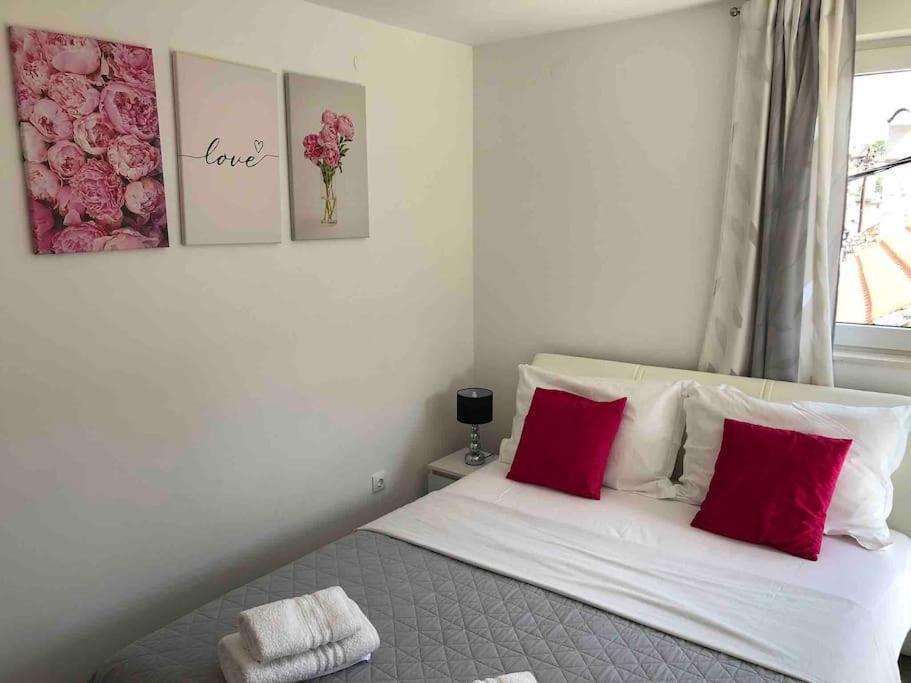 Holiday Home Marina-Renovated House In City Center Rogoznica  Zewnętrze zdjęcie