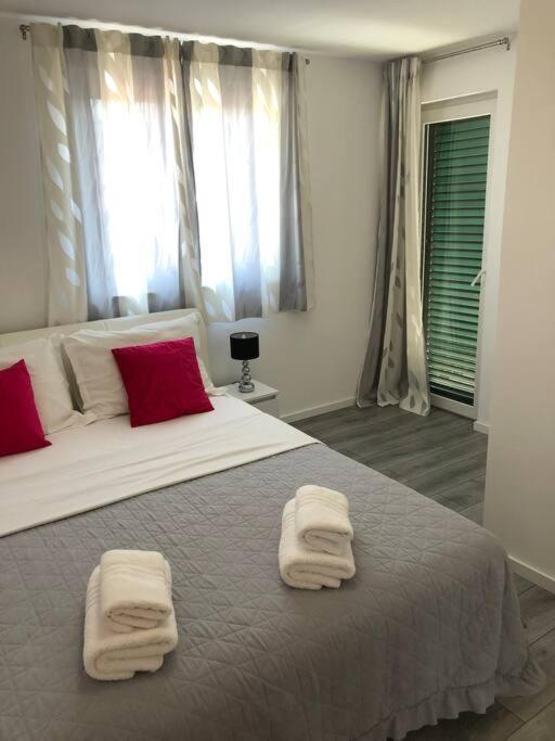 Holiday Home Marina-Renovated House In City Center Rogoznica  Zewnętrze zdjęcie