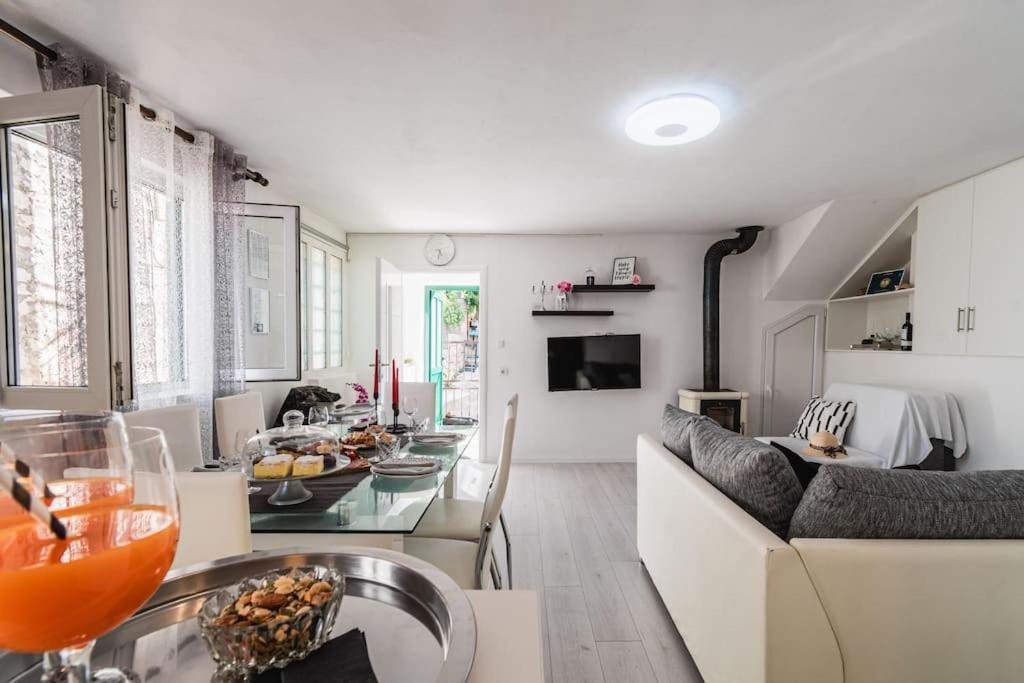 Holiday Home Marina-Renovated House In City Center Rogoznica  Zewnętrze zdjęcie