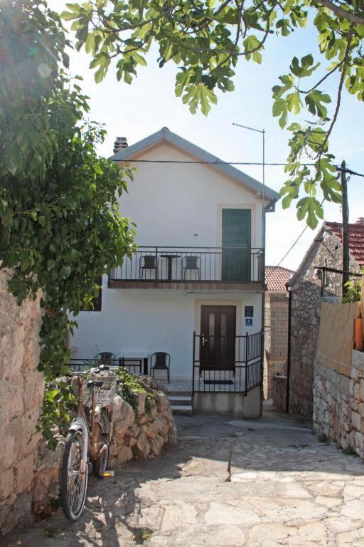 Holiday Home Marina-Renovated House In City Center Rogoznica  Zewnętrze zdjęcie
