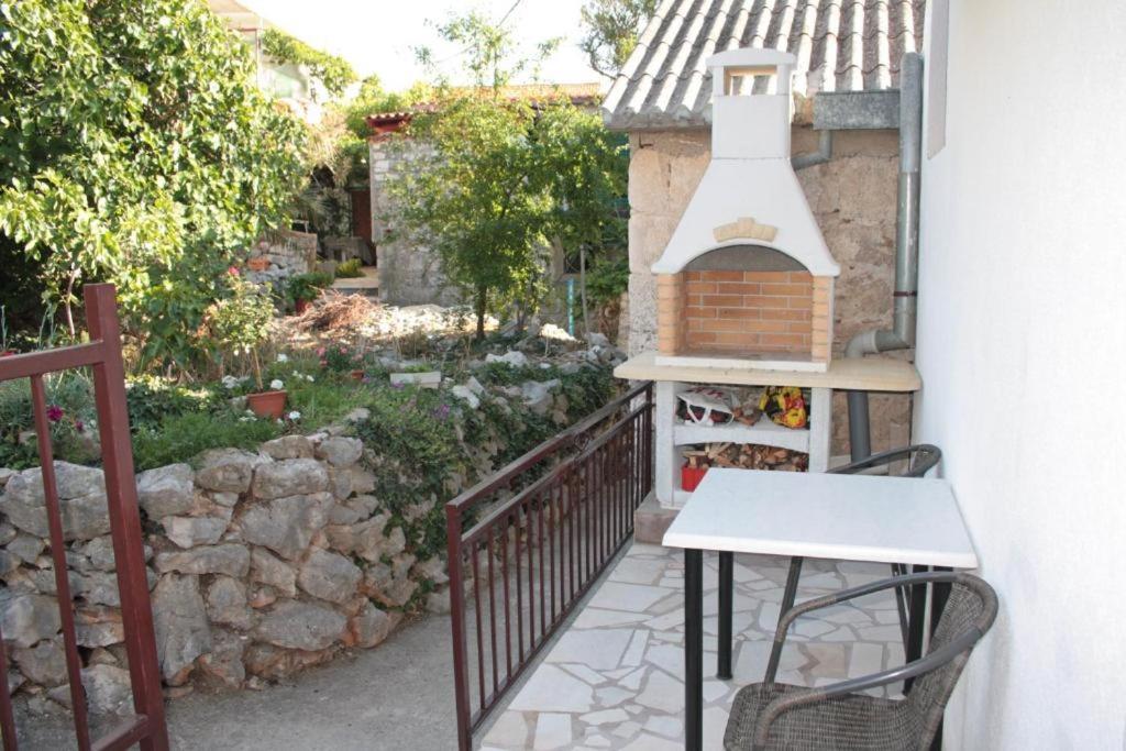 Holiday Home Marina-Renovated House In City Center Rogoznica  Zewnętrze zdjęcie